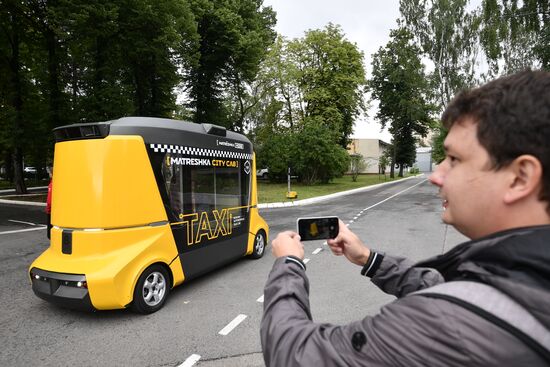 Testing Russia's first driverless passenger bus MatrЁshka