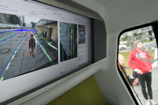 Testing Russia's first driverless passenger bus MatrЁshka