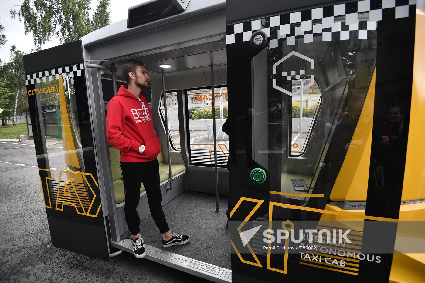 Testing Russia's first driverless passenger bus MatrЁshka