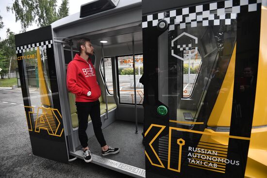 Testing Russia's first driverless passenger bus MatrЁshka