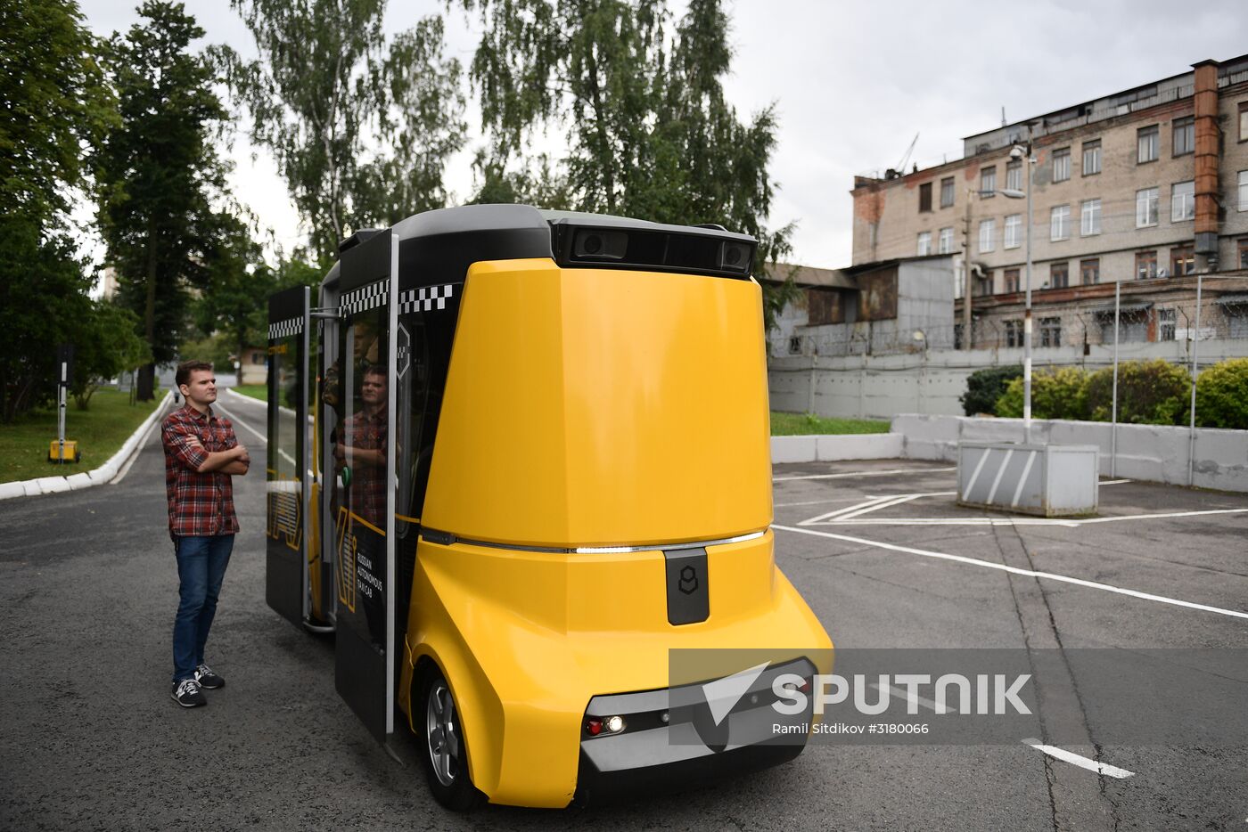 Testing Russia's first driverless passenger bus MatrЁshka