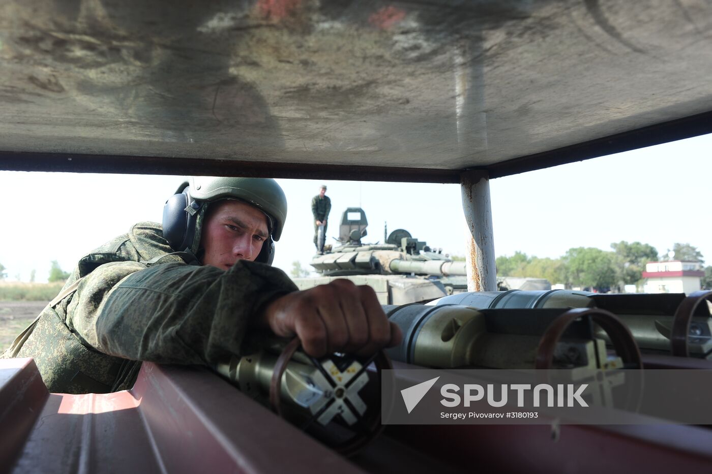 Tank units hold drills in Rostov Region