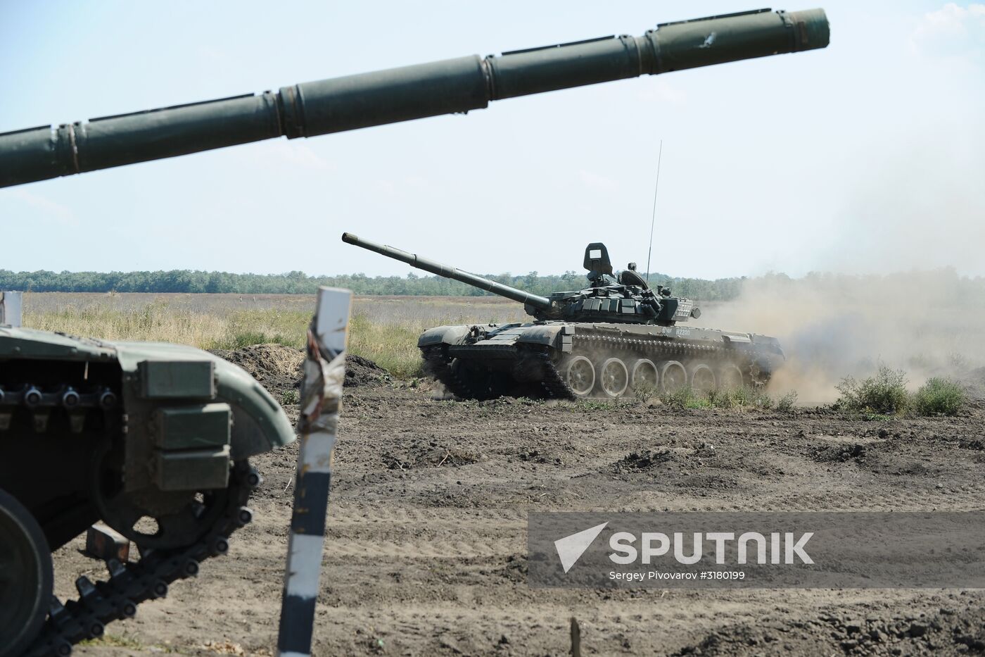 Tank units hold drills in Rostov Region