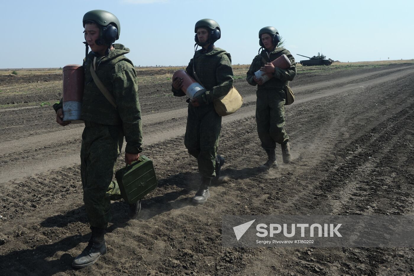 Tank units hold drills in Rostov Region