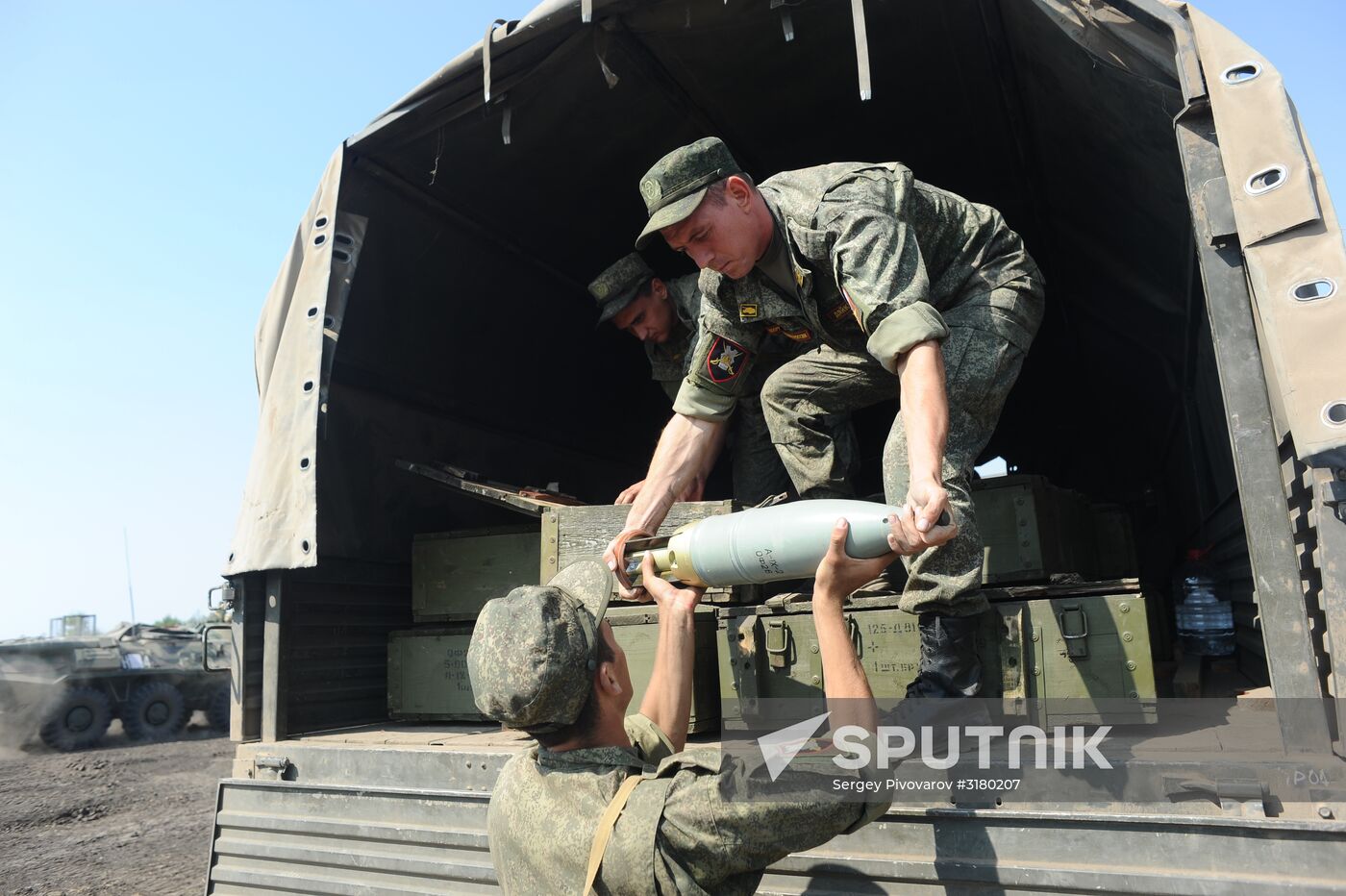 Tank units hold drills in Rostov Region