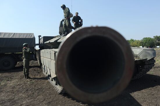 Tank units hold drills in Rostov Region