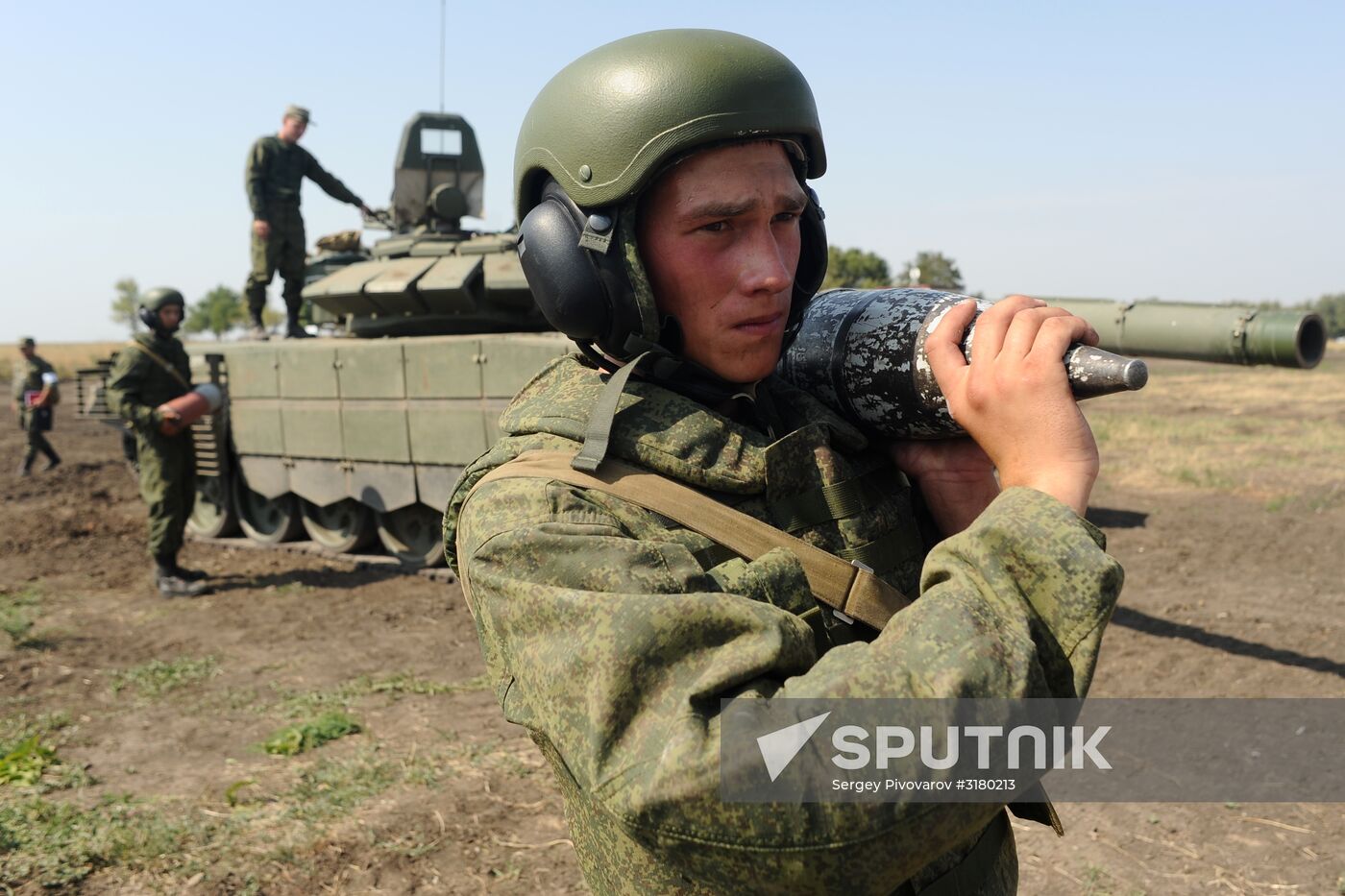 Tank units hold drills in Rostov Region