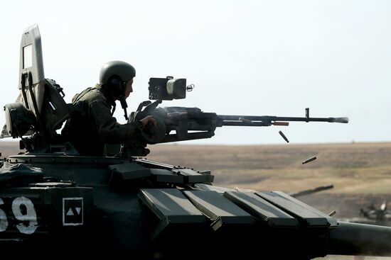 Tank units hold drills in Rostov Region