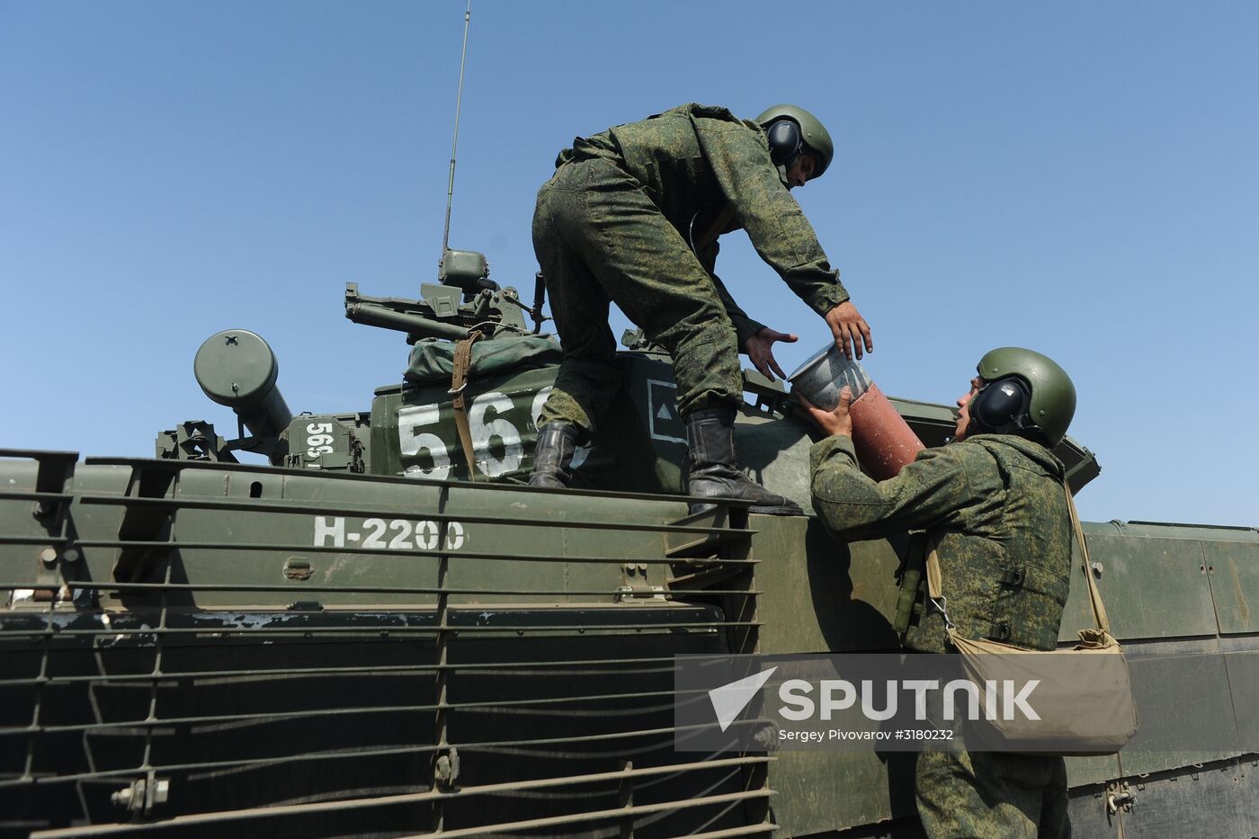 Tank units hold drills in Rostov Region