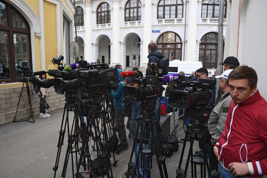 Situation at Department of Internal Affairs for Kitai-Gorod District where Umar Dzhabrailov is delivered