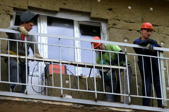 Renovation of residential buildings in Donetsk