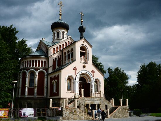 Cities of the world. Karlovy Vary and Marianske Lazne