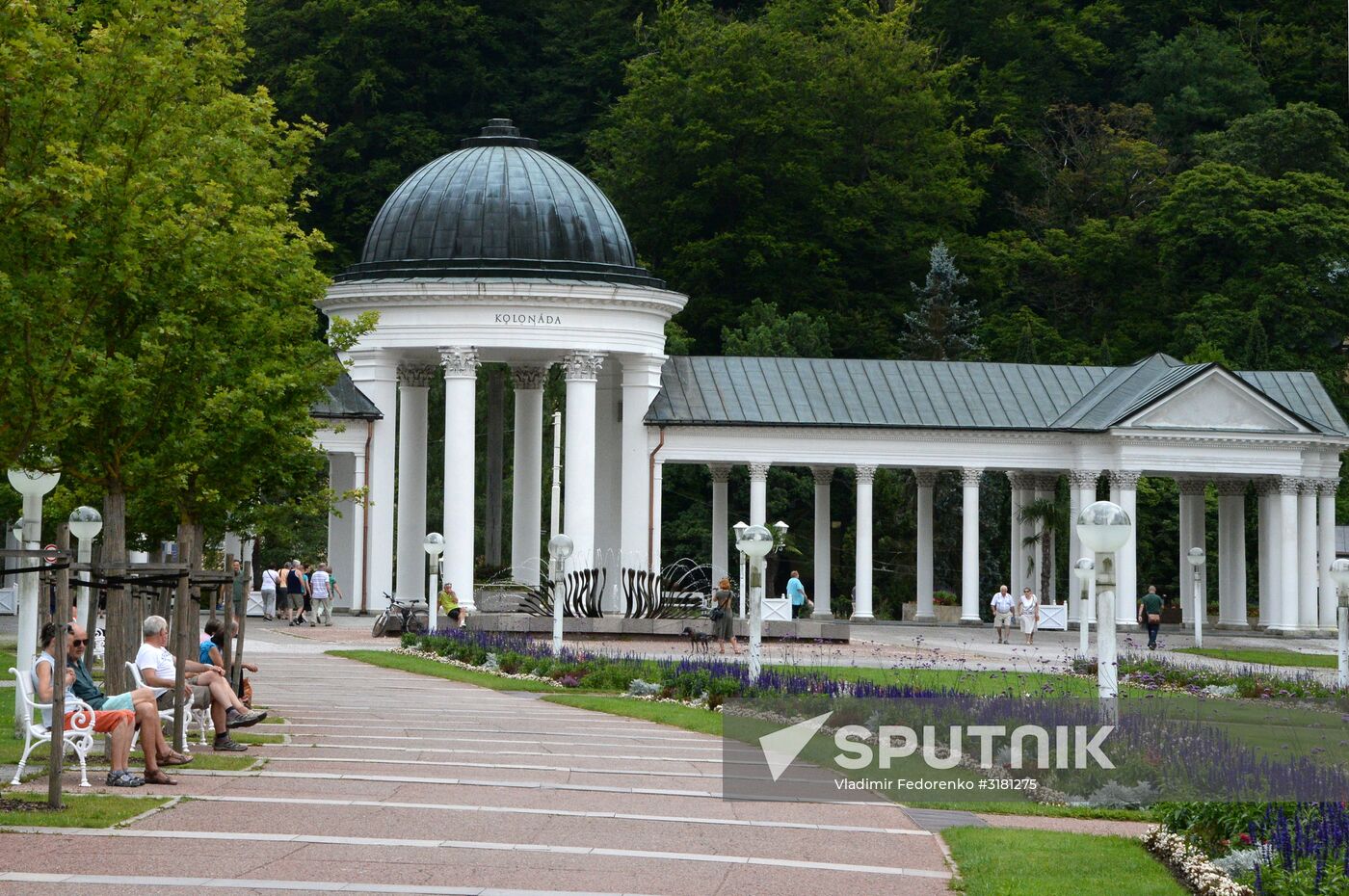 Cities of the world. Karlovy Vary and Marianske Lazne