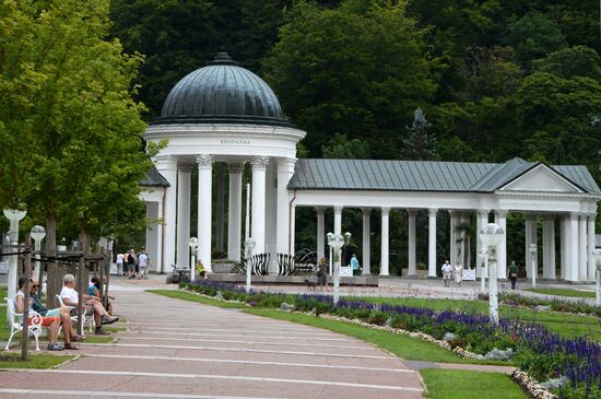 Cities of the world. Karlovy Vary and Marianske Lazne