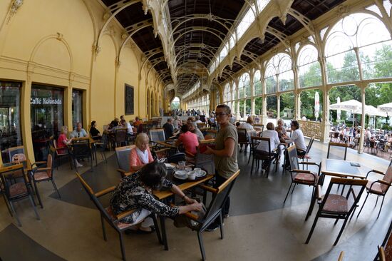 Cities of the world. Karlovy Vary and Marianske Lazne
