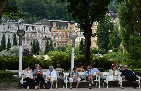 Cities of the world. Karlovy Vary and Marianske Lazne