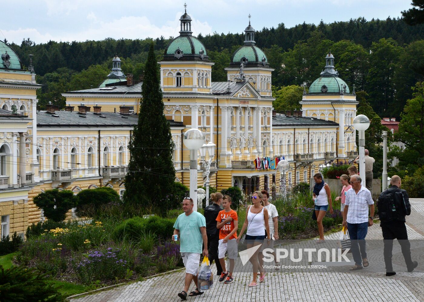 Cities of the world. Karlovy Vary and Marianske Lazne