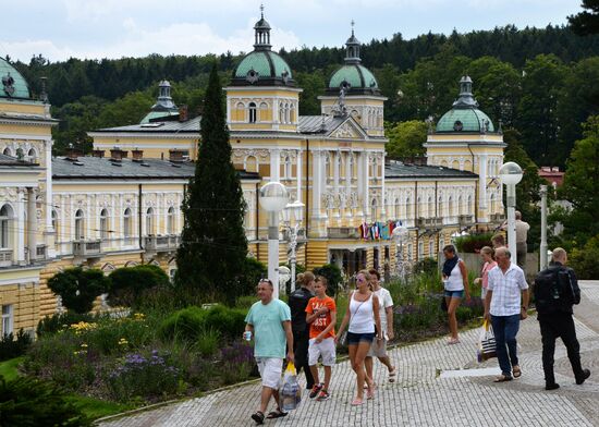 Cities of the world. Karlovy Vary and Marianske Lazne