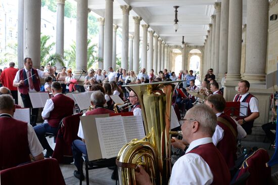 Cities of the world. Karlovy Vary and Marianske Lazne