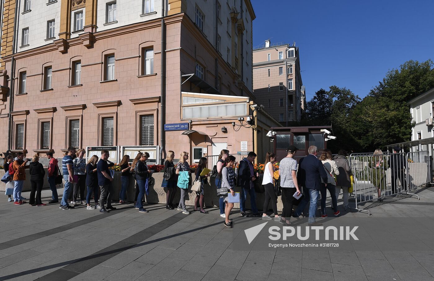 US Embassy in Moscow resumes issuing visas