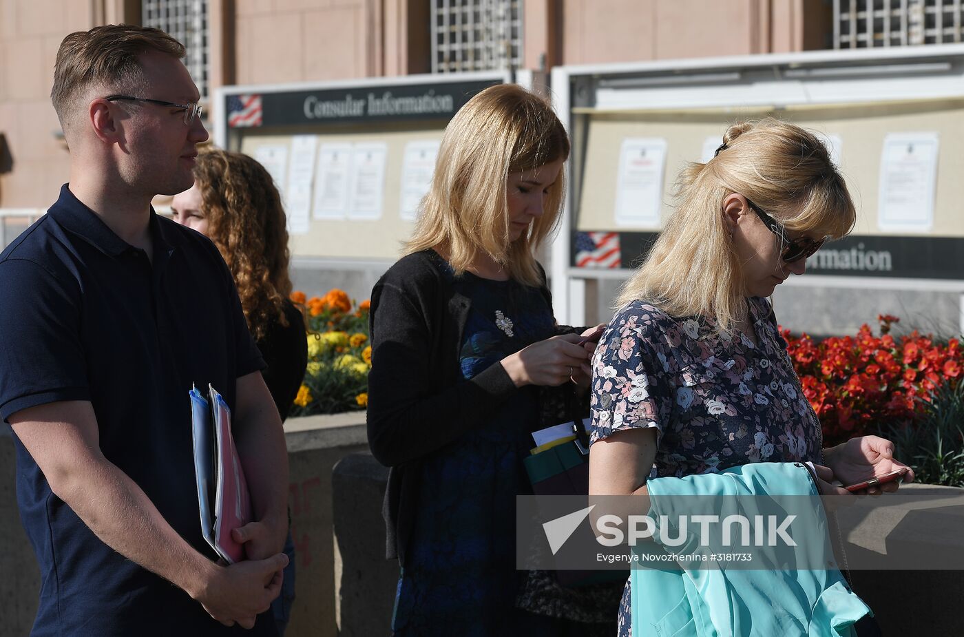 US Embassy in Moscow resumes issuing visas