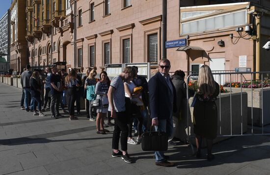 US Embassy in Moscow resumes issuing visas