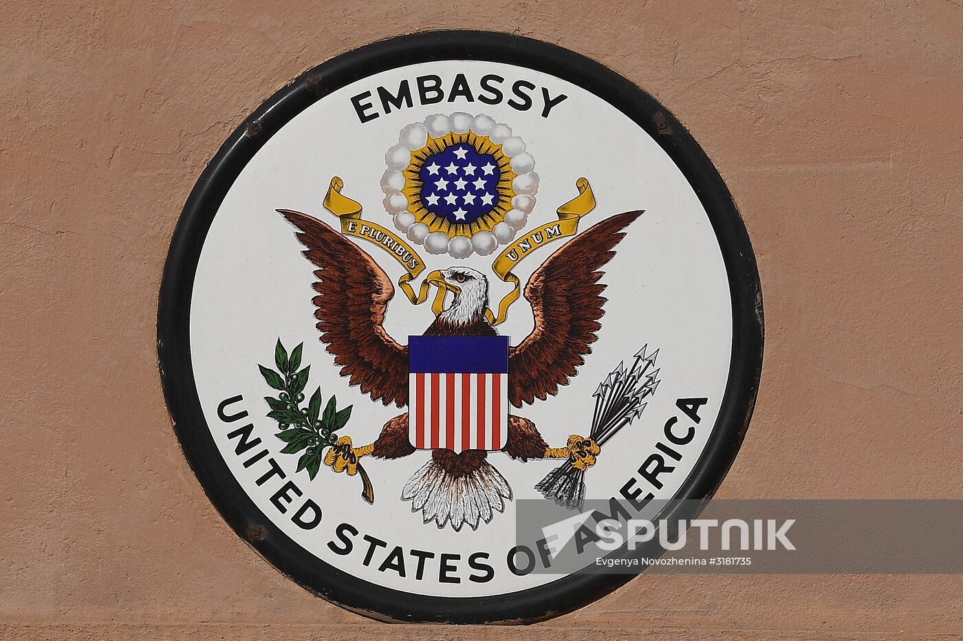 US Embassy in Moscow resumes issuing visas