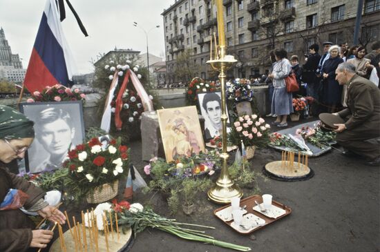 Requiem on death place of 'White House' defenders