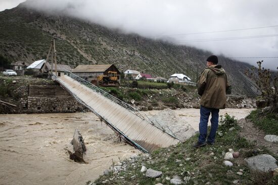 Over 500 tourists cut off by mudslide in Kabardino-Balkaria