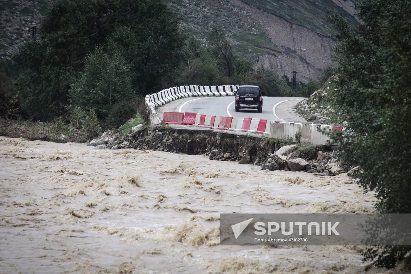 Over 500 tourists cut off by mudslide in Kabardino-Balkaria