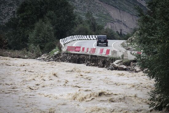 Over 500 tourists cut off by mudslide in Kabardino-Balkaria