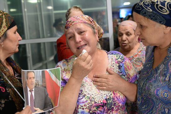 Russian children saved from Iraq arrive in Grozny