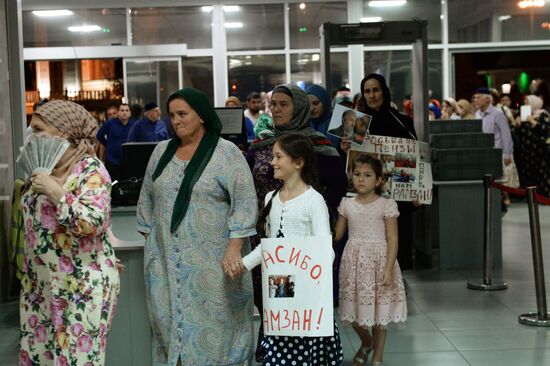 Russian children saved from Iraq arrive in Grozny
