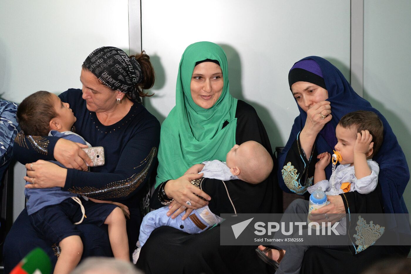 Russian children saved from Iraq arrive in Grozny