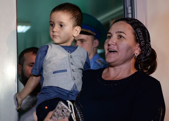 Russian children saved from Iraq arrive in Grozny