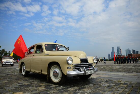 Parade of Pobeda cars