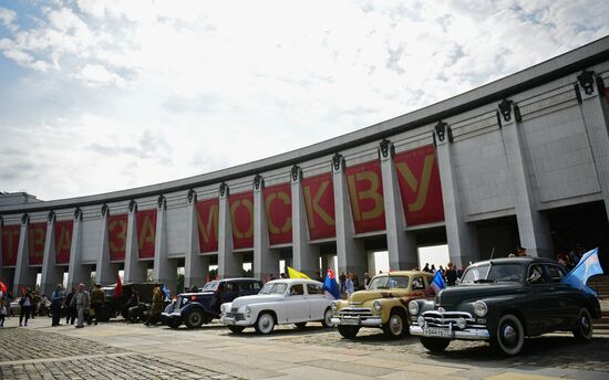 Parade of Pobeda cars