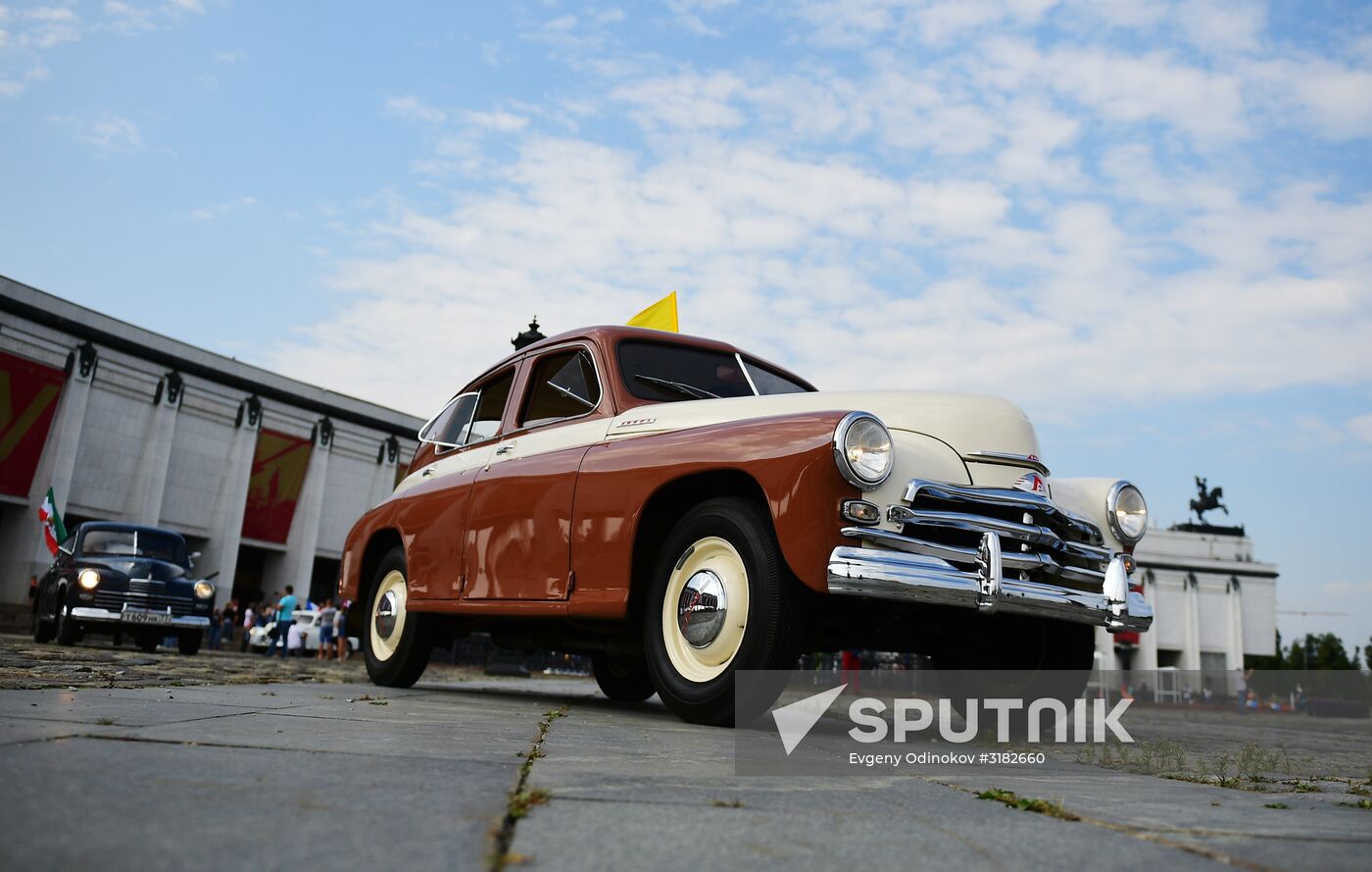 Parade of Pobeda cars