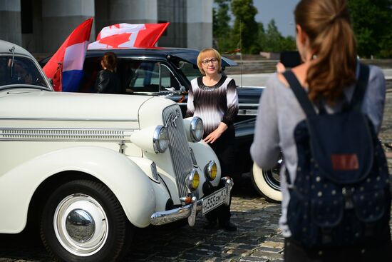 Parade of Pobeda cars