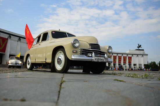 Parade of Pobeda cars