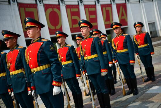 Parade of Pobeda cars