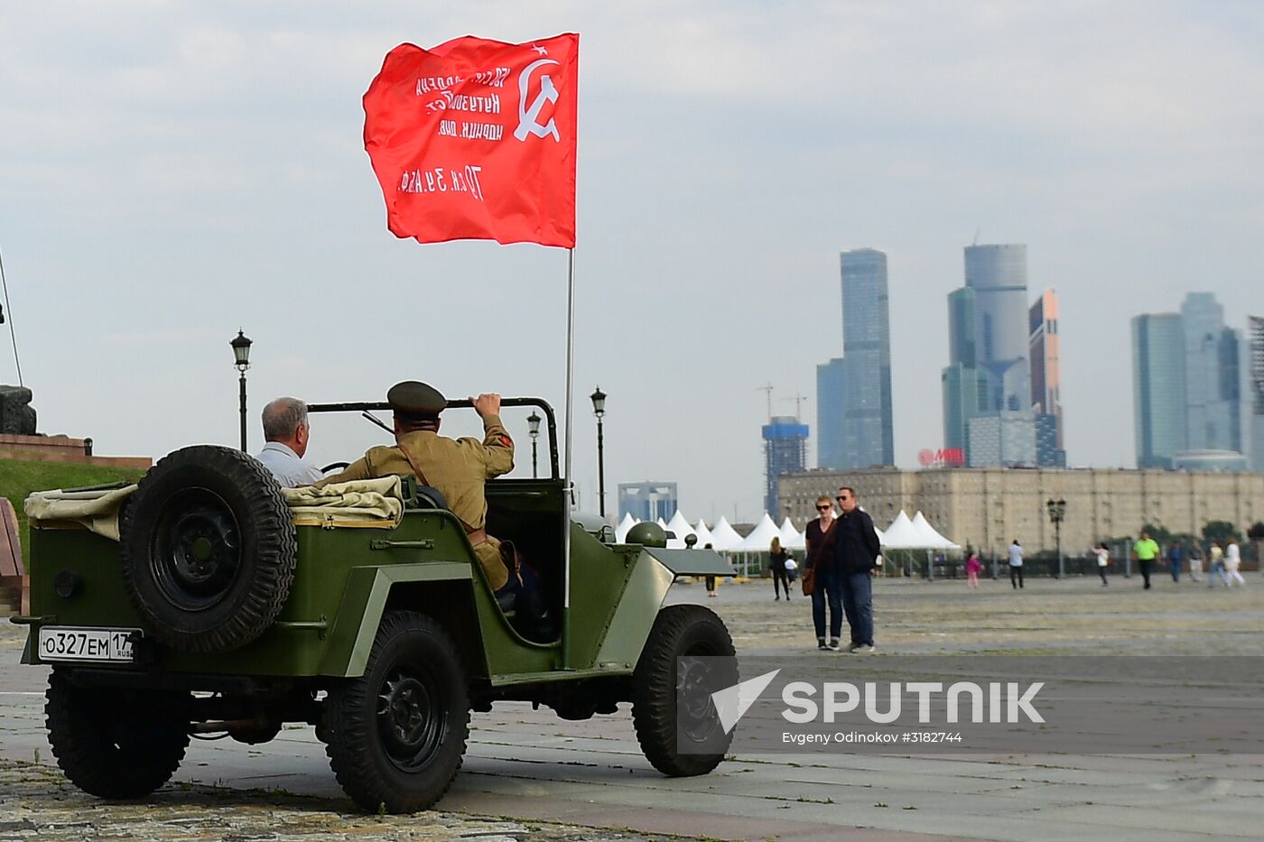 Parade of Pobeda cars