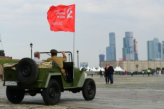 Parade of Pobeda cars