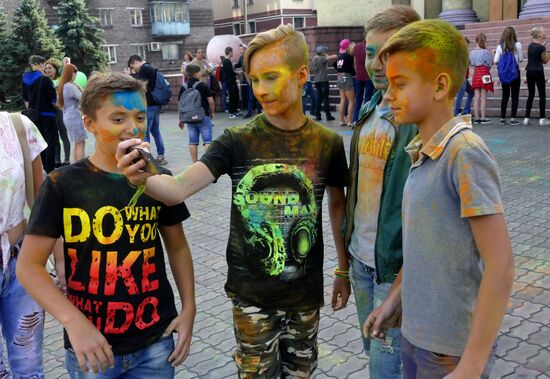 TsvetaLetaFest festival of colors in Donetsk People's Republic