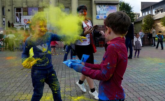 TsvetaLetaFest festival of colors in Donetsk People's Republic