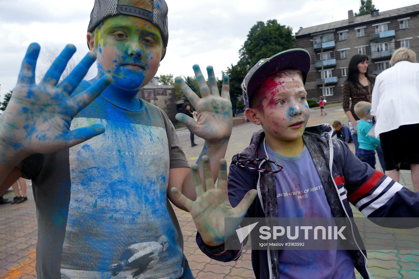 TsvetaLetaFest festival of colors in Donetsk People's Republic