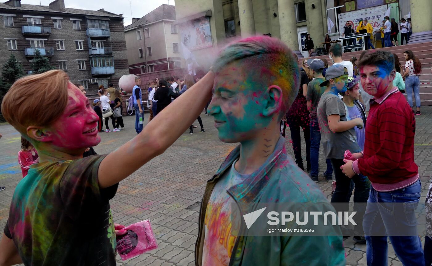 TsvetaLetaFest festival of colors in Donetsk People's Republic