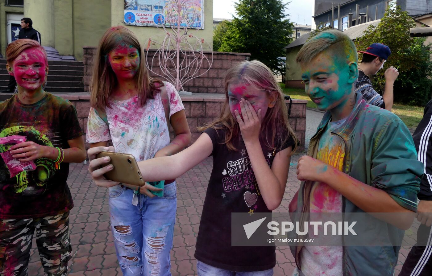TsvetaLetaFest festival of colors in Donetsk People's Republic