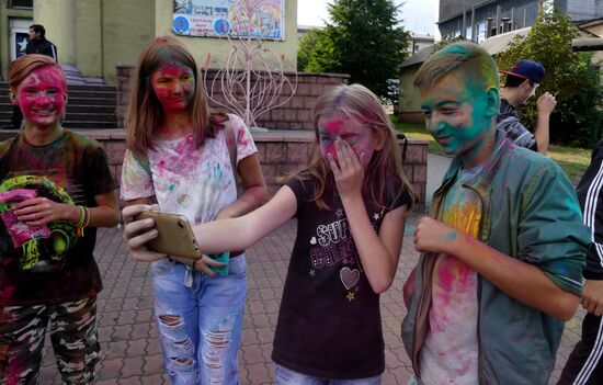 TsvetaLetaFest festival of colors in Donetsk People's Republic