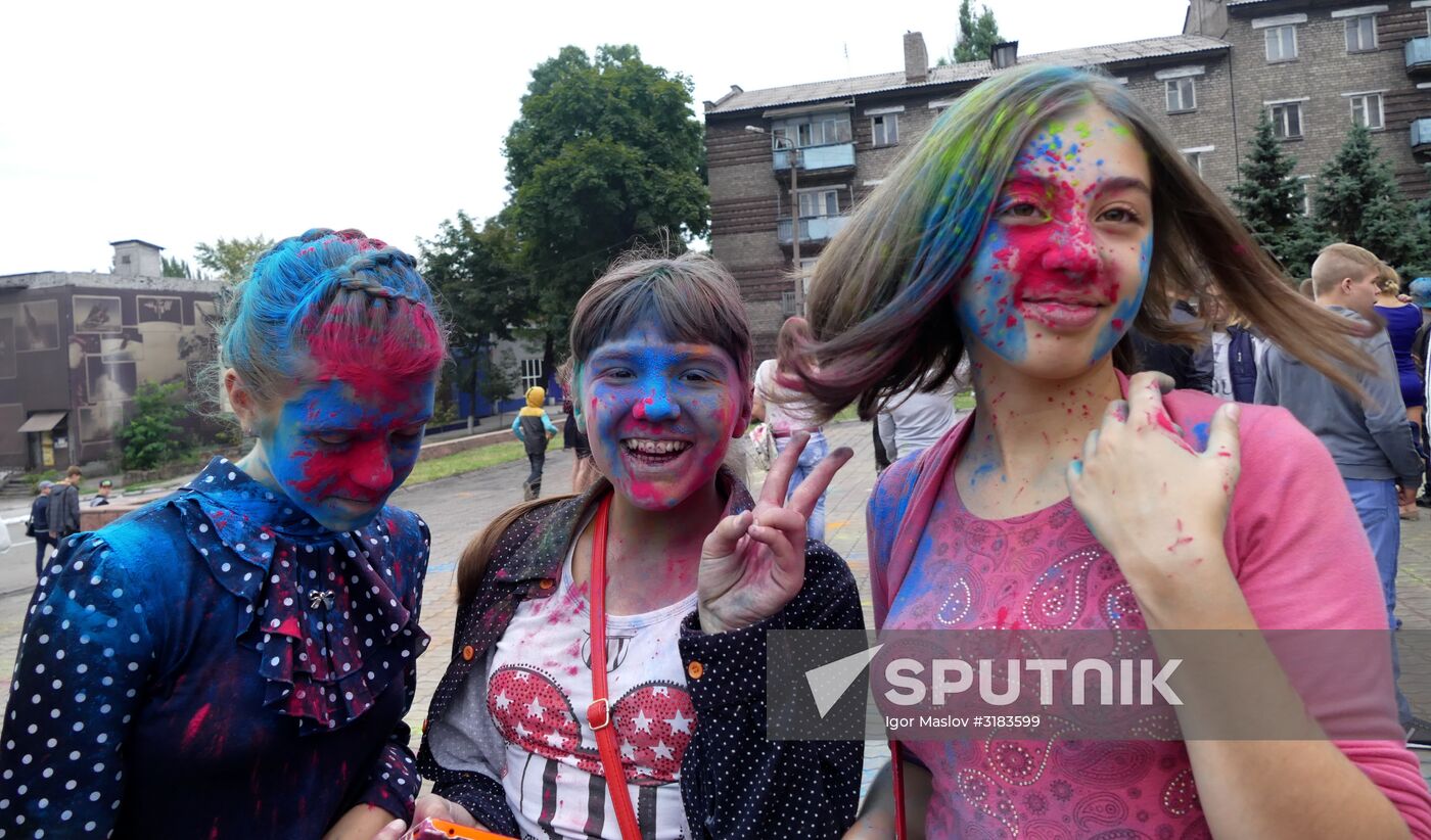 TsvetaLetaFest festival of colors in Donetsk People's Republic